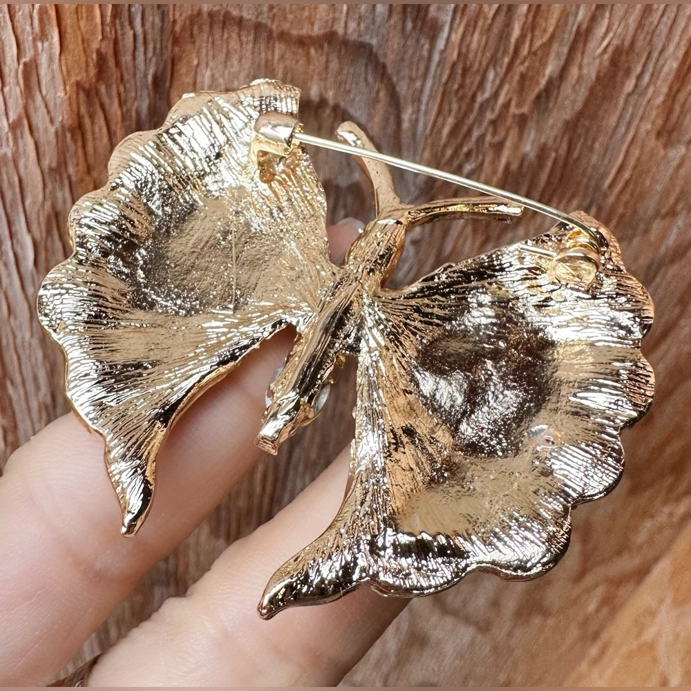 New Rhinestone Butterfly Brooch - Picture 6 of 7